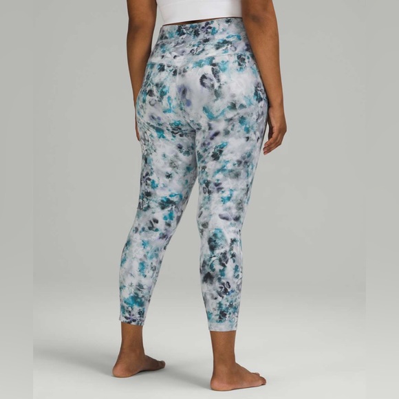 Lululemon Align Pant 25”
Kaleidofloral Multi - Picture 2 of 8